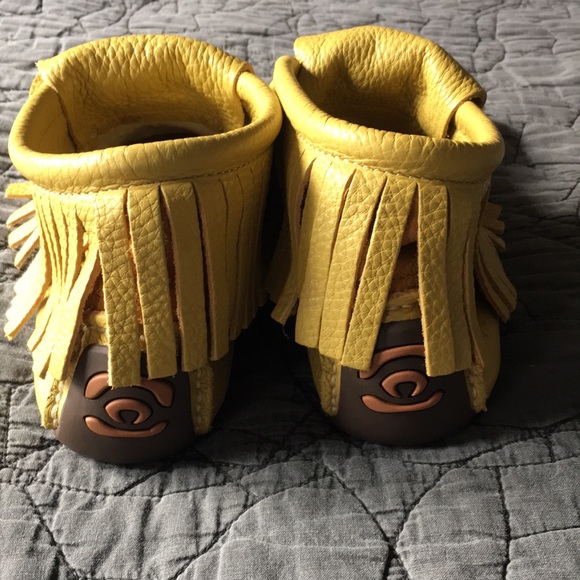 NWT Manitobah Mukluks Paddle Grain Tan Moccasins size 8 - Picture 7 of 11